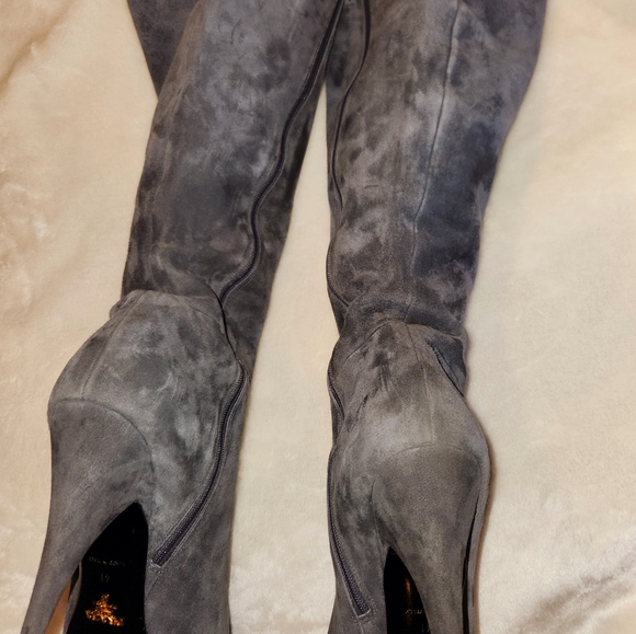 Prada knee-high suede boots - Picture 4 of 10